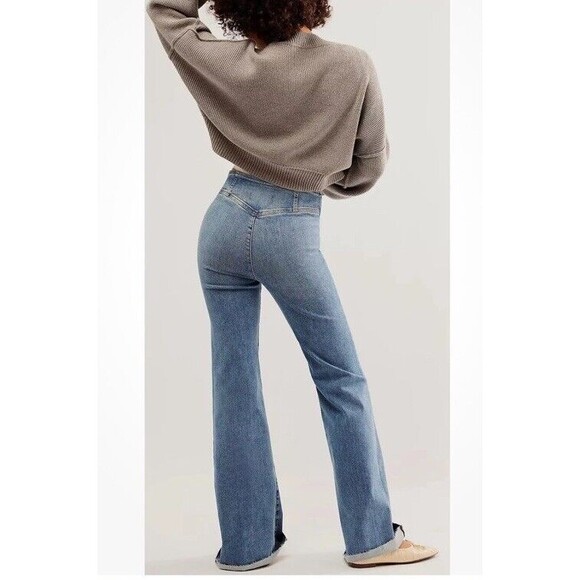 We The Free People Curvy Wild Honey Flare Jeans Light Wash Size 30 NWT - Picture 7 of 10
